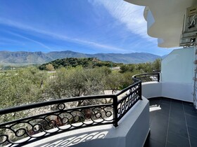 Oasis Hotel
