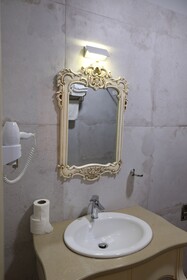 Hotel 1 Maji