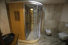 Hotel 1 Maji