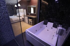 Hotel 1 Maji