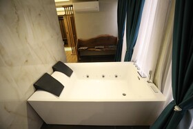 Hotel 1 Maji