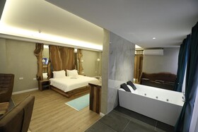 Hotel 1 Maji