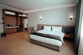 Holiday Hotel