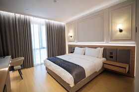 Holiday Hotel