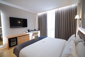 Holiday Hotel