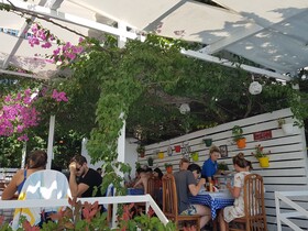 Cocktail & Dreams - Beach Hotel