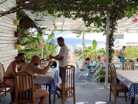 Cocktail & Dreams - Beach Hotel
