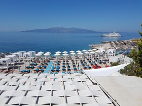 Cocktail & Dreams - Beach Hotel