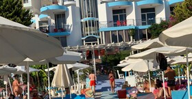 Cocktail & Dreams - Beach Hotel