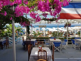 Cocktail & Dreams - Beach Hotel