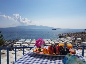 Cocktail & Dreams - Beach Hotel