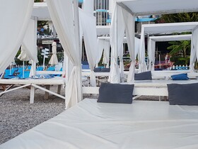 Cocktail & Dreams - Beach Hotel