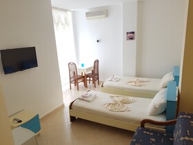 Cocktail & Dreams - Beach Hotel