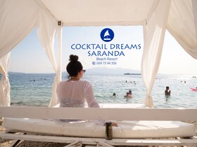 Cocktail & Dreams - Beach Hotel