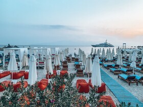Cocktail & Dreams - Beach Hotel