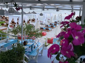 Cocktail & Dreams - Beach Hotel