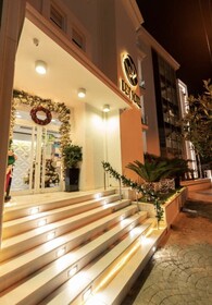 Demi Hotel