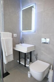 Nili Deluxe