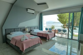 Oceanic Overview Suites