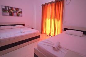 Summer Kiss Hotel