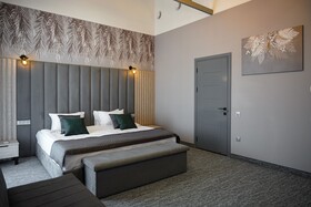 Dynasty Hotel
