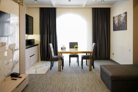 Dynasty Hotel