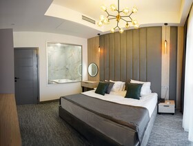 Dynasty Hotel