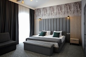 Dynasty Hotel