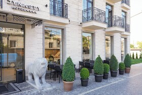 Dynasty Hotel