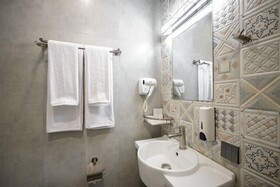 Dynasty Hotel