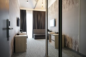 Dynasty Hotel