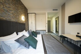 Dynasty Hotel
