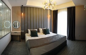 Dynasty Hotel