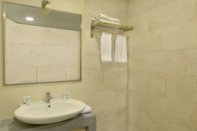 Minotel Barsam Suites