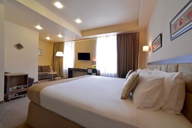 Minotel Barsam Suites