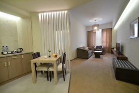 Minotel Barsam Suites
