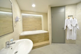 Minotel Barsam Suites