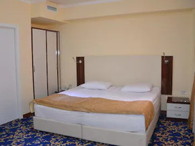 Royal Plaza Hotel