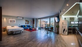 Shoshana Apart Boutique