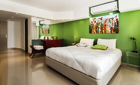 Shoshana Apart Boutique