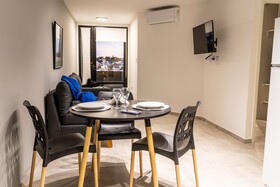 Midhouse Smart Flat
