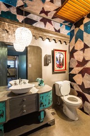 Onas Hostel & Suites