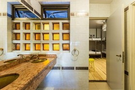 Onas Hostel & Suites