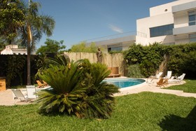 Onas Hostel & Suites