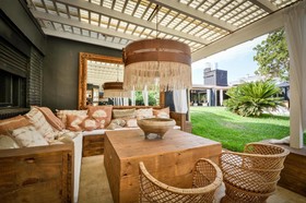 Onas Hostel & Suites