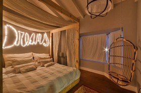 Onas Hostel & Suites