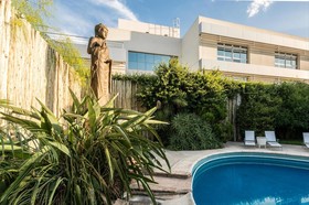Onas Hostel & Suites