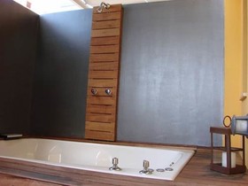 Zoom Apartments