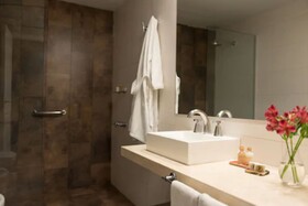 Portal Plaza Suites