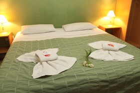 Brisas del Lago Apart and Hotel